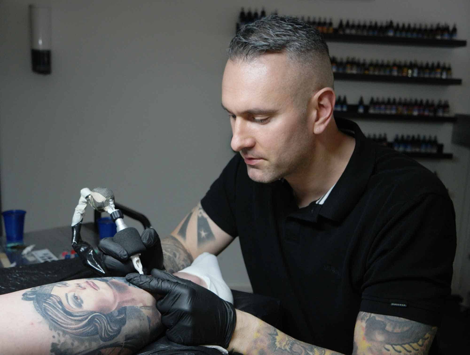 Stuttgart tattoo studio realistische portrait Tätowierer Gabor