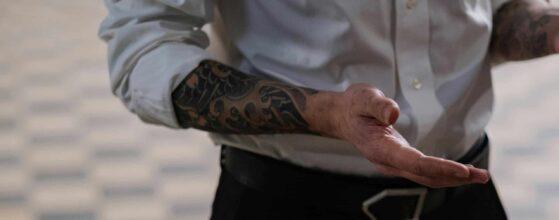 Sind Tattoos am Arbeitsplatz immer noch ein kontroverses Thema?