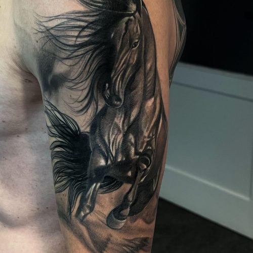 Pferde-Tattoo-Da-Flava-scaled.jpg